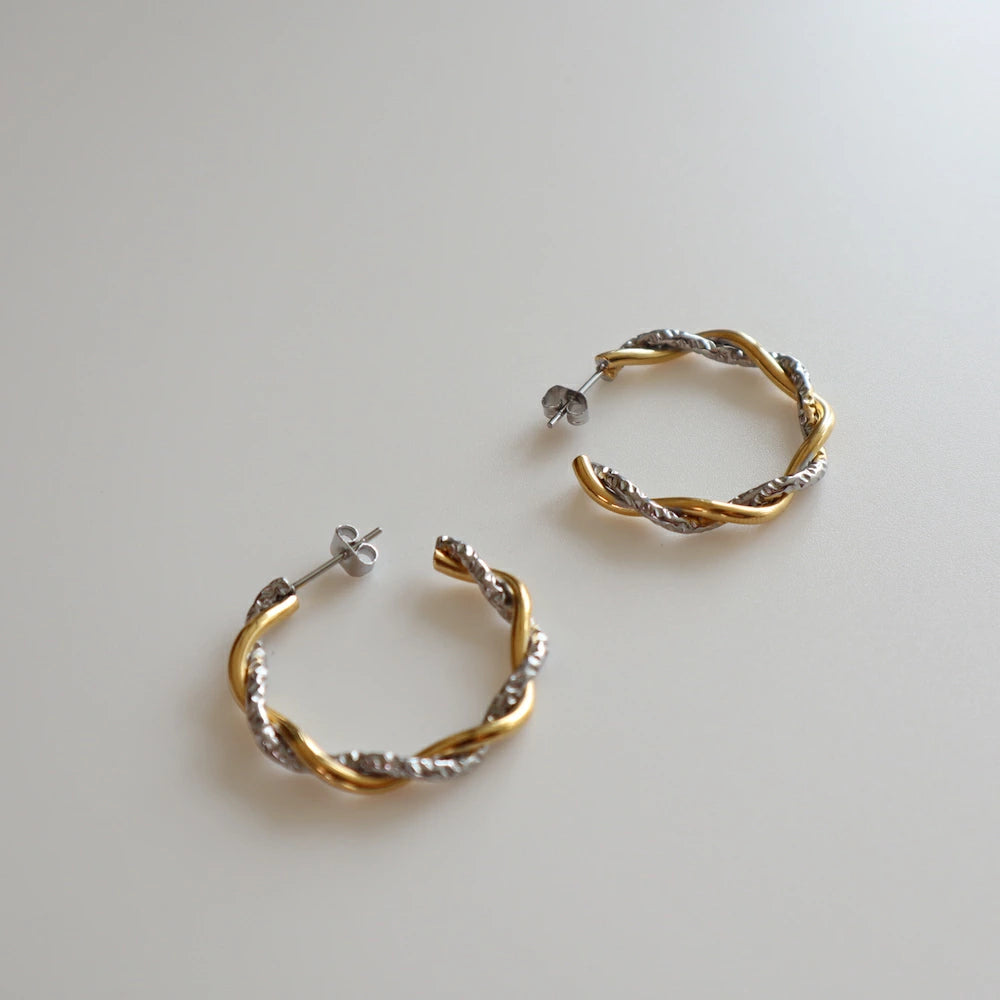 P035 stainless bicolor twist hoop pierce