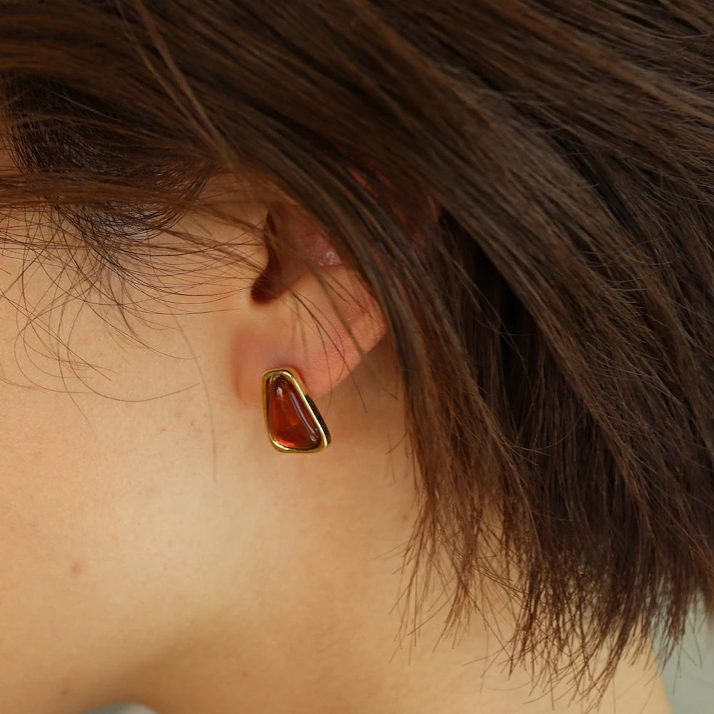 P146 asymmetry nuance stone pierce