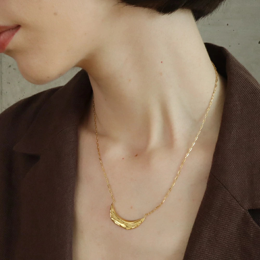 N046 stainless curve pendant