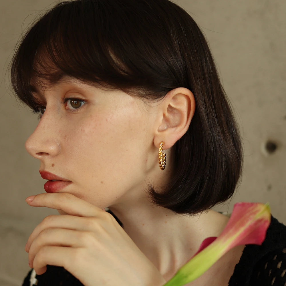 P006 stainless hoop twist pierce