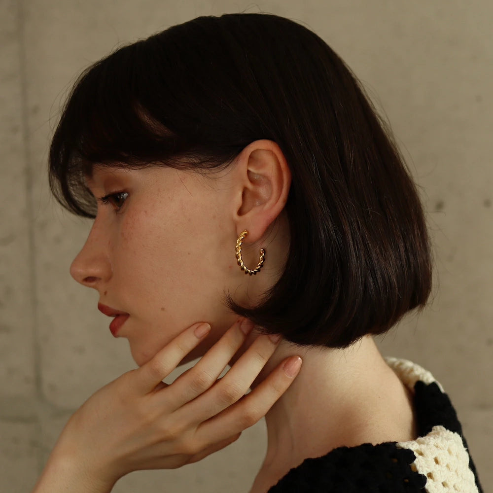P006 stainless hoop twist pierce