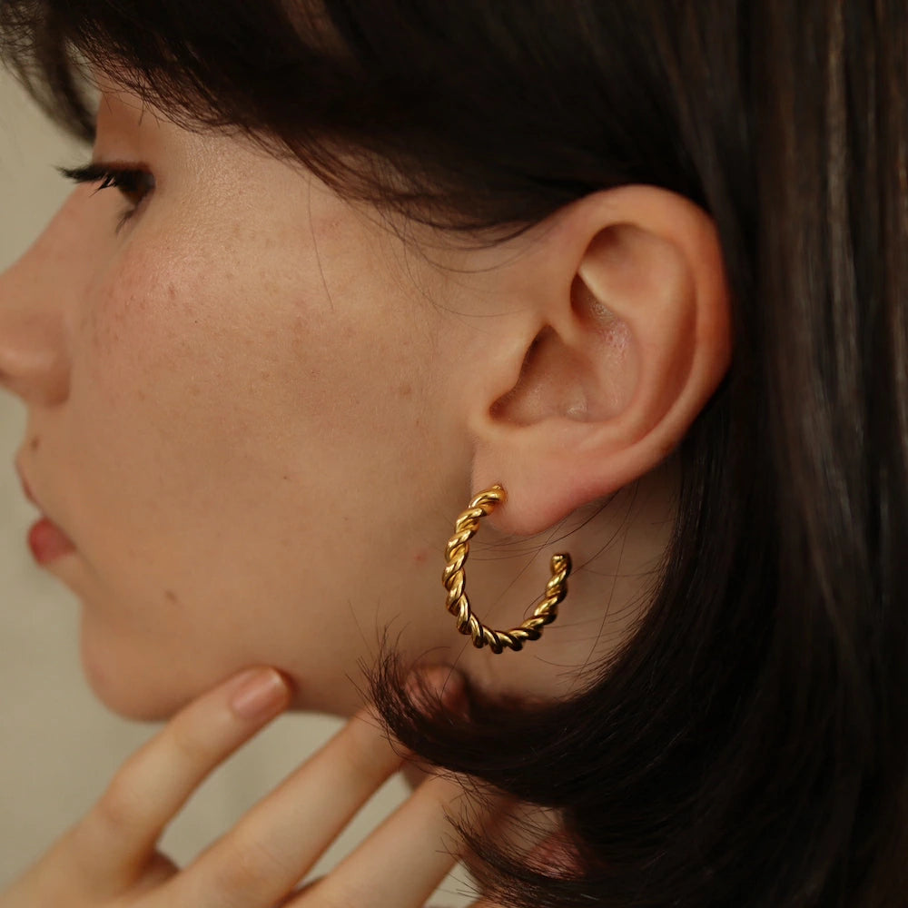 P006 stainless hoop twist pierce