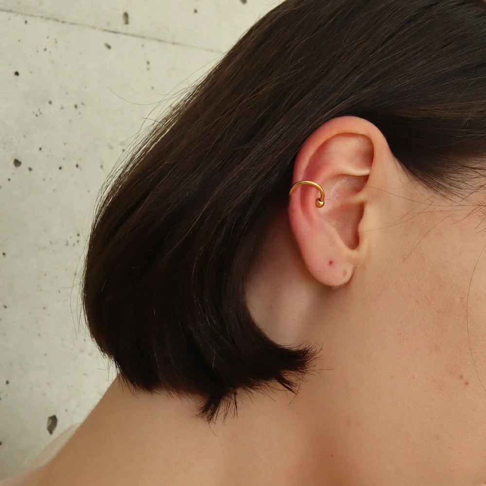 C001 stainless ball twist earcuff