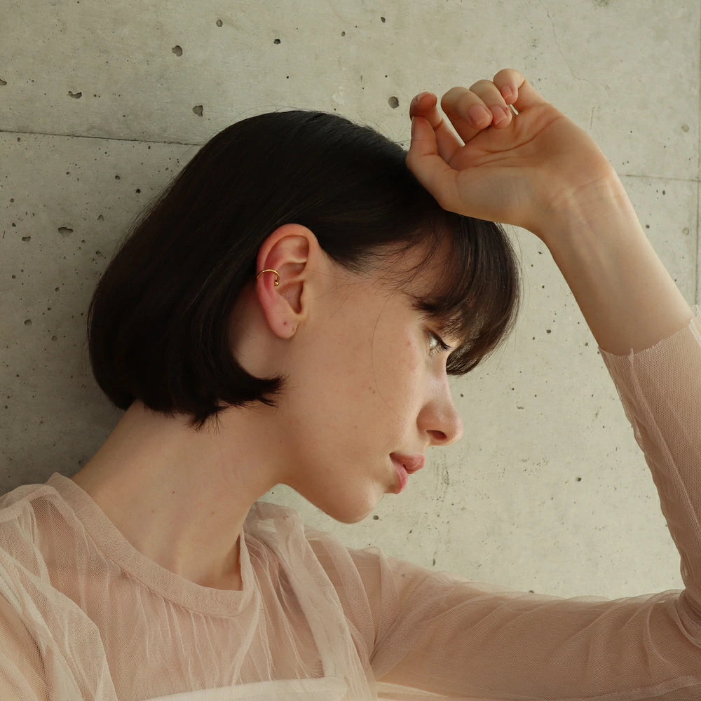 C001 stainless ball twist earcuff