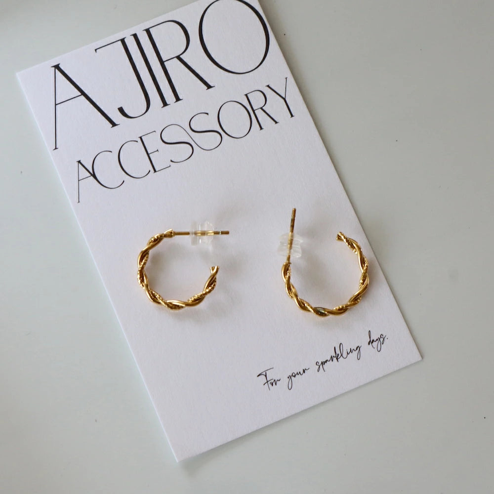 P152 stainless twist half hoop pierce