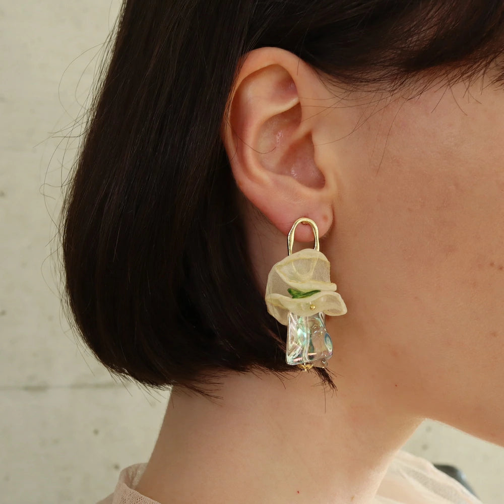 P042 tulle flower feminine pierce