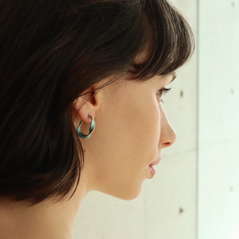 P353 color shell twist hoop pierce
