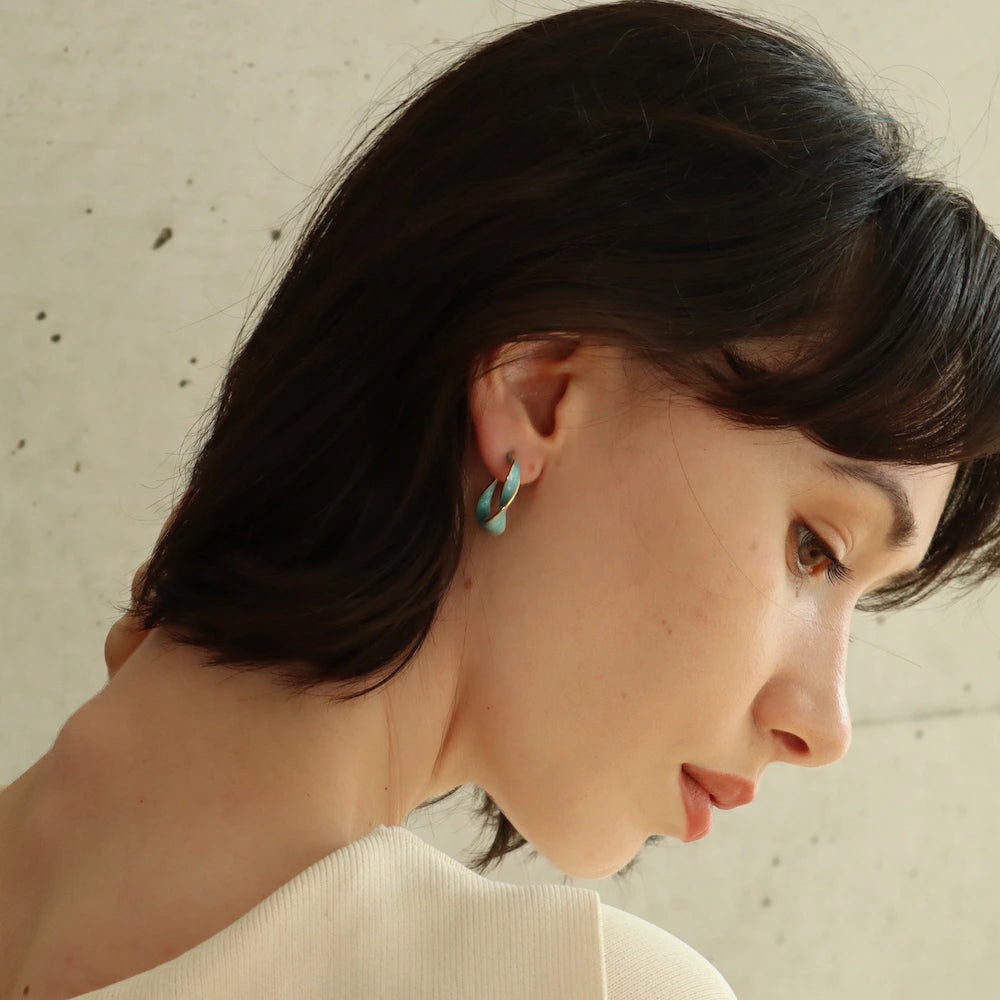 P353 color shell twist hoop pierce