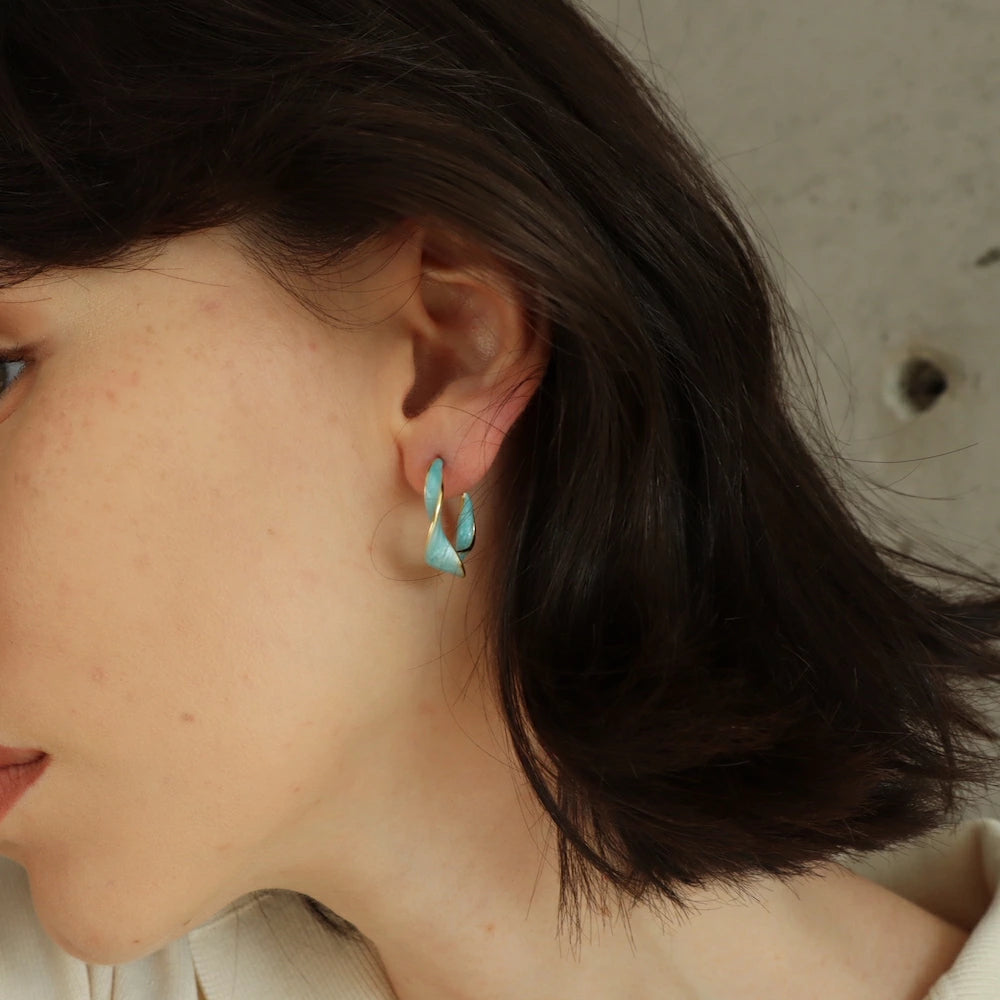 P353 color shell twist hoop pierce