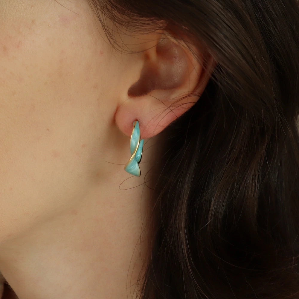 P353 color shell twist hoop pierce