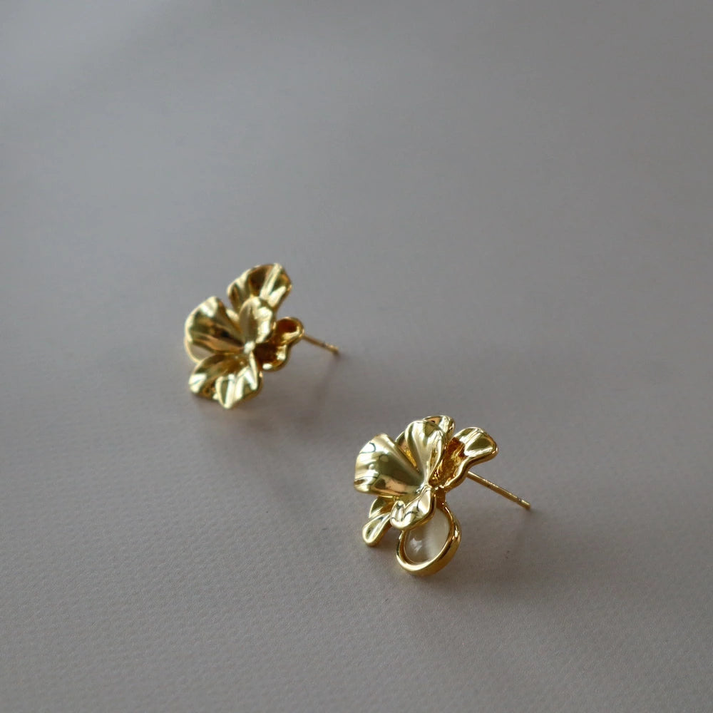 P048 gold flower pierce