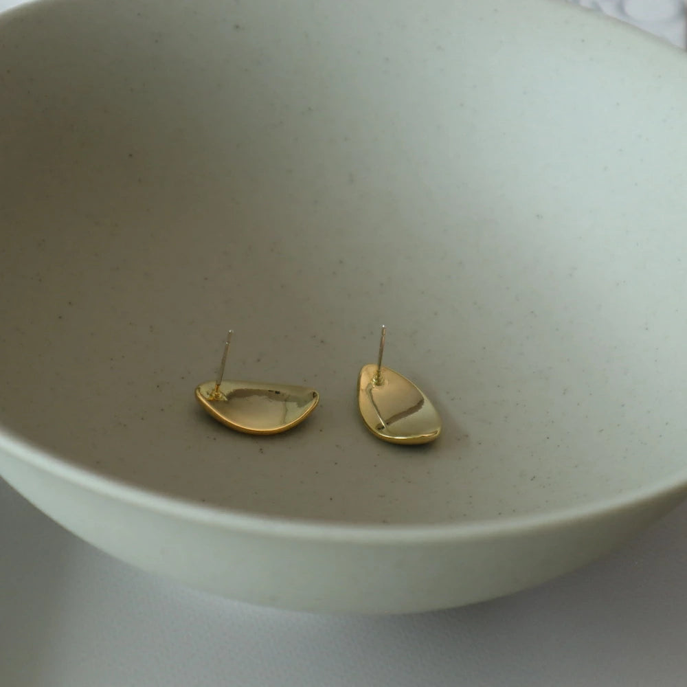 P196 almond shaped pierce