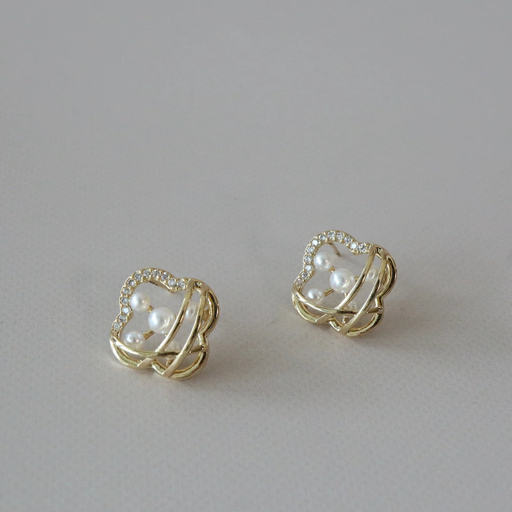 P219 flower lattice perl pierce