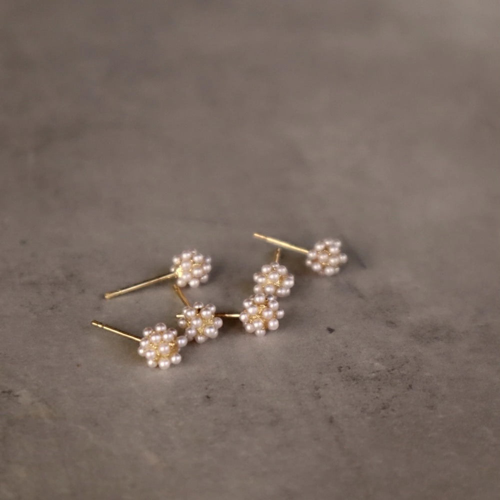 P352 freshwater pearl minimum flower pierce