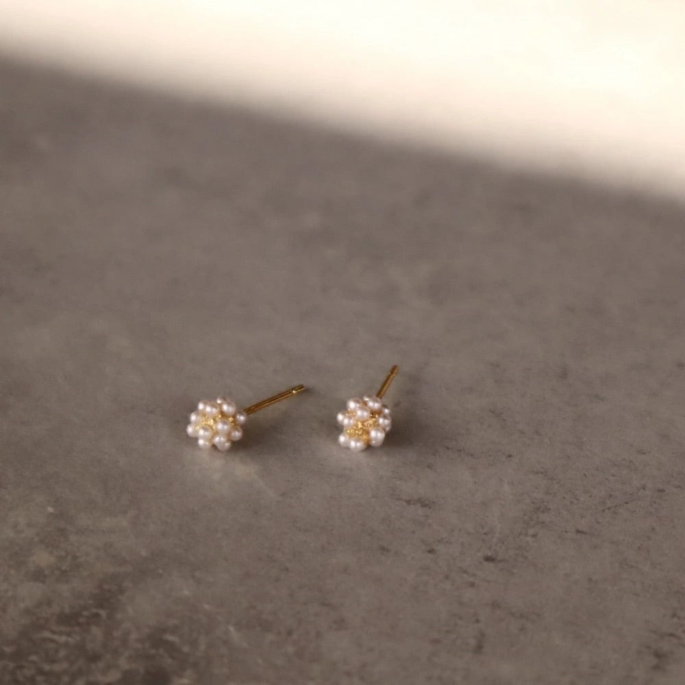 P352 freshwater pearl minimum flower pierce