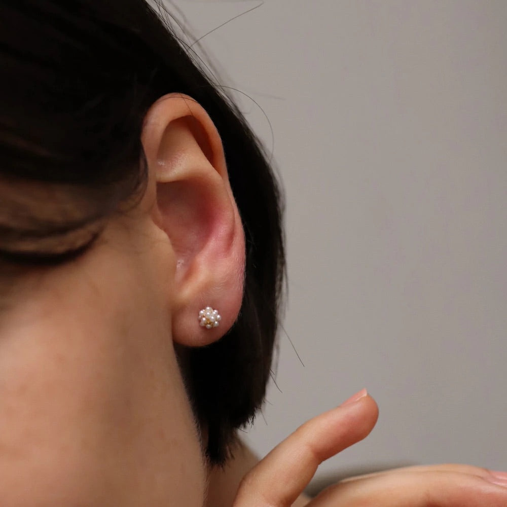 P352 freshwater pearl minimum flower pierce