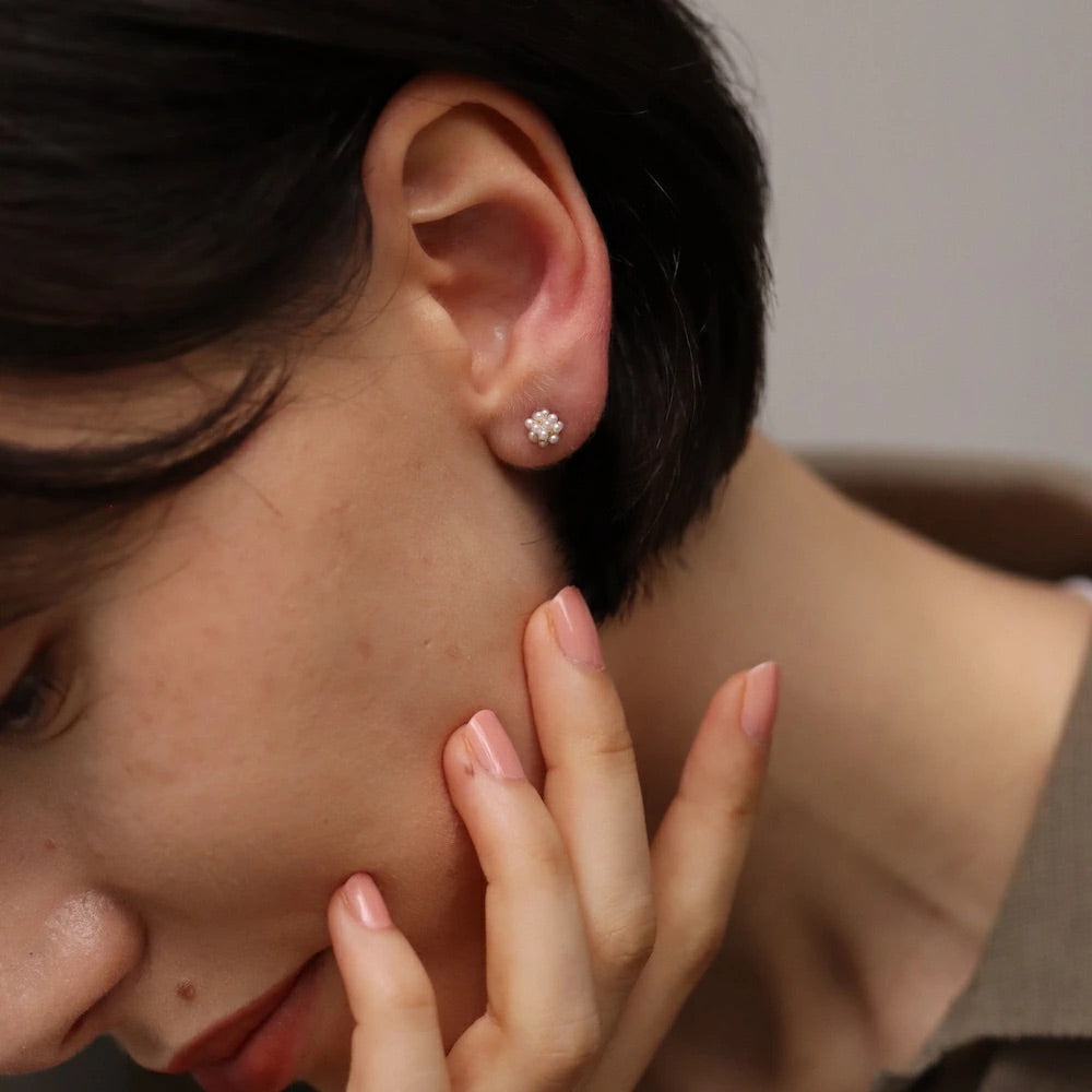 P352 freshwater pearl minimum flower pierce