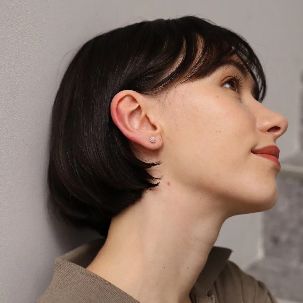 P352 freshwater pearl minimum flower pierce