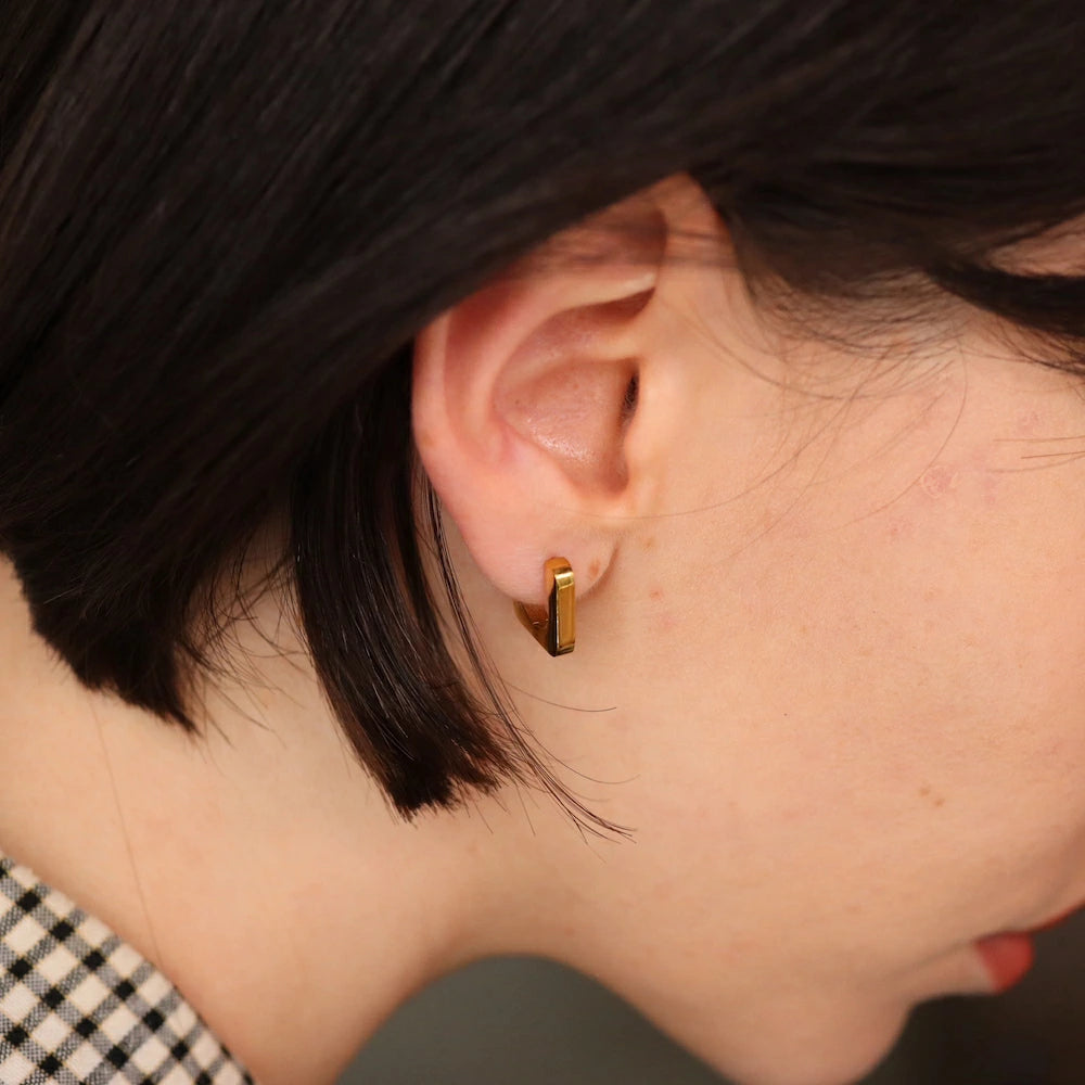 P324 stainless square minimum hoop pierce