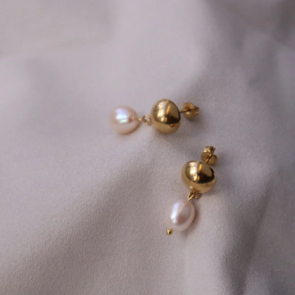 P310 stainless pearl charm pierce