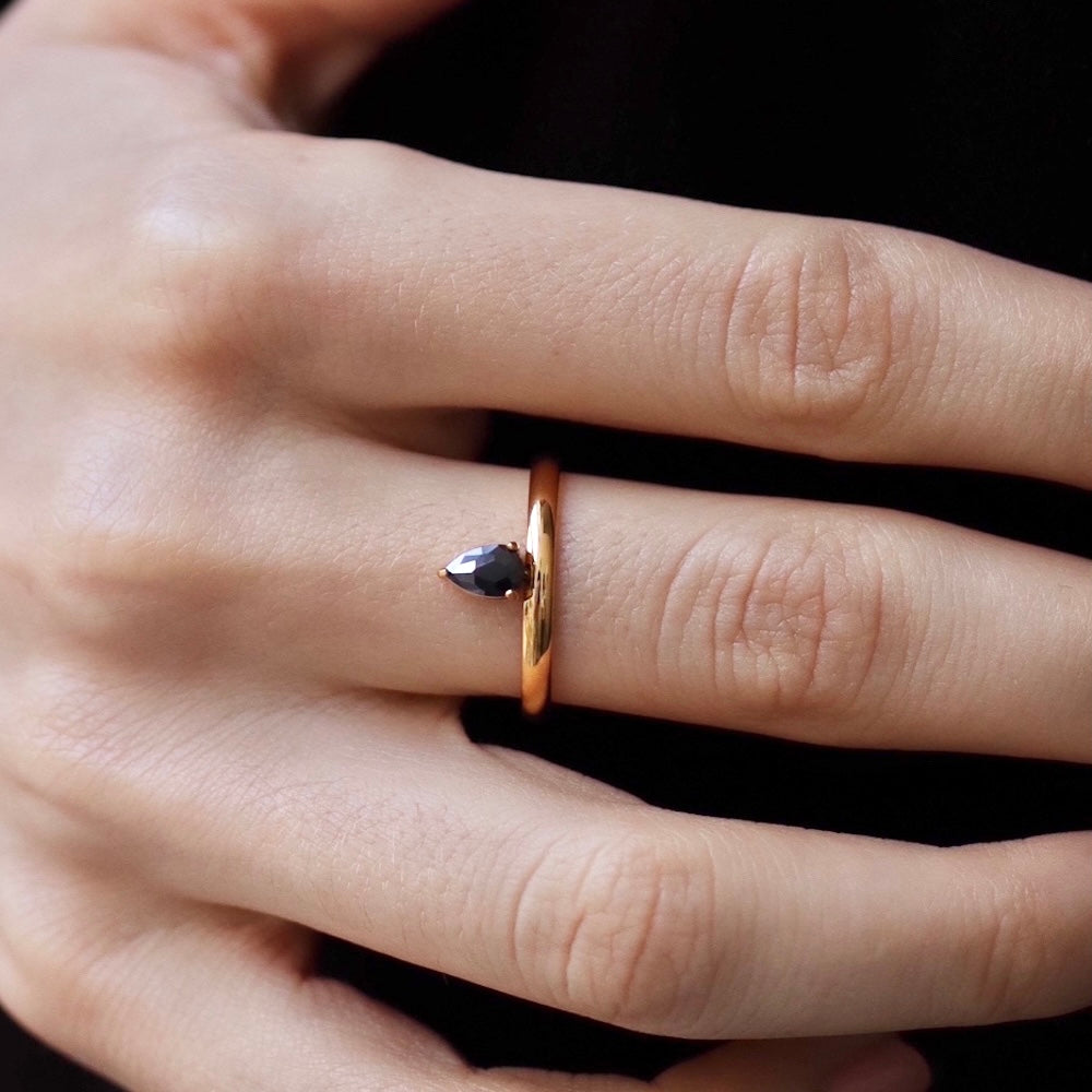 R043 stainless black stone ring