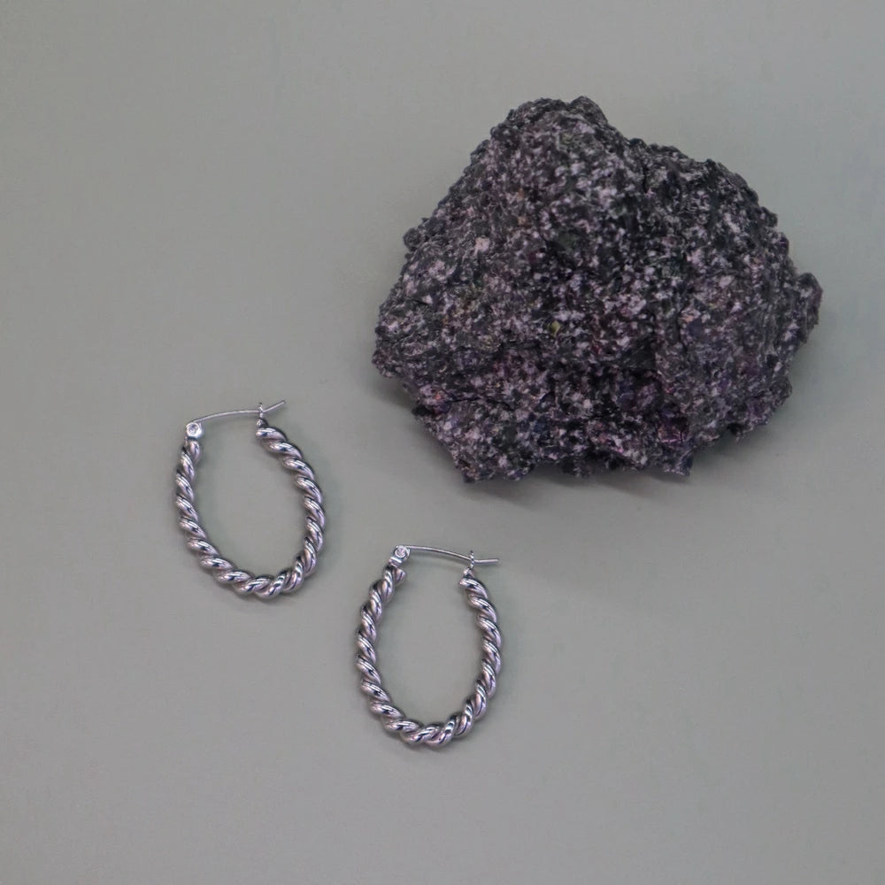 P302 stainless twist oversized hoop pierce