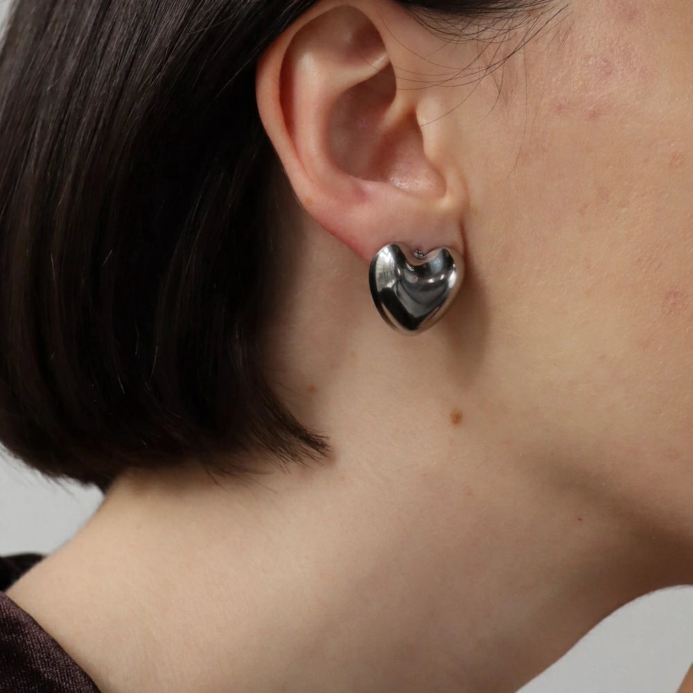 P077 stainless oversized heart pierce
