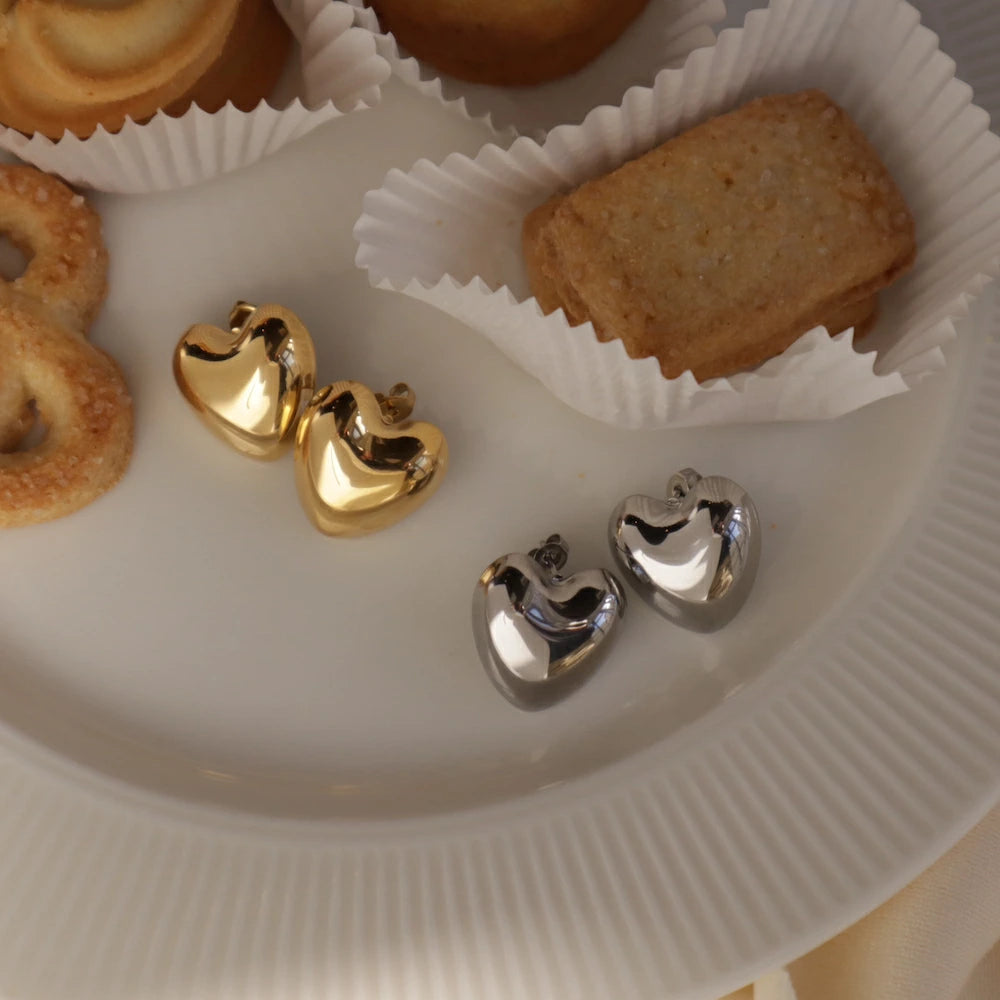 P077 stainless oversized heart pierce