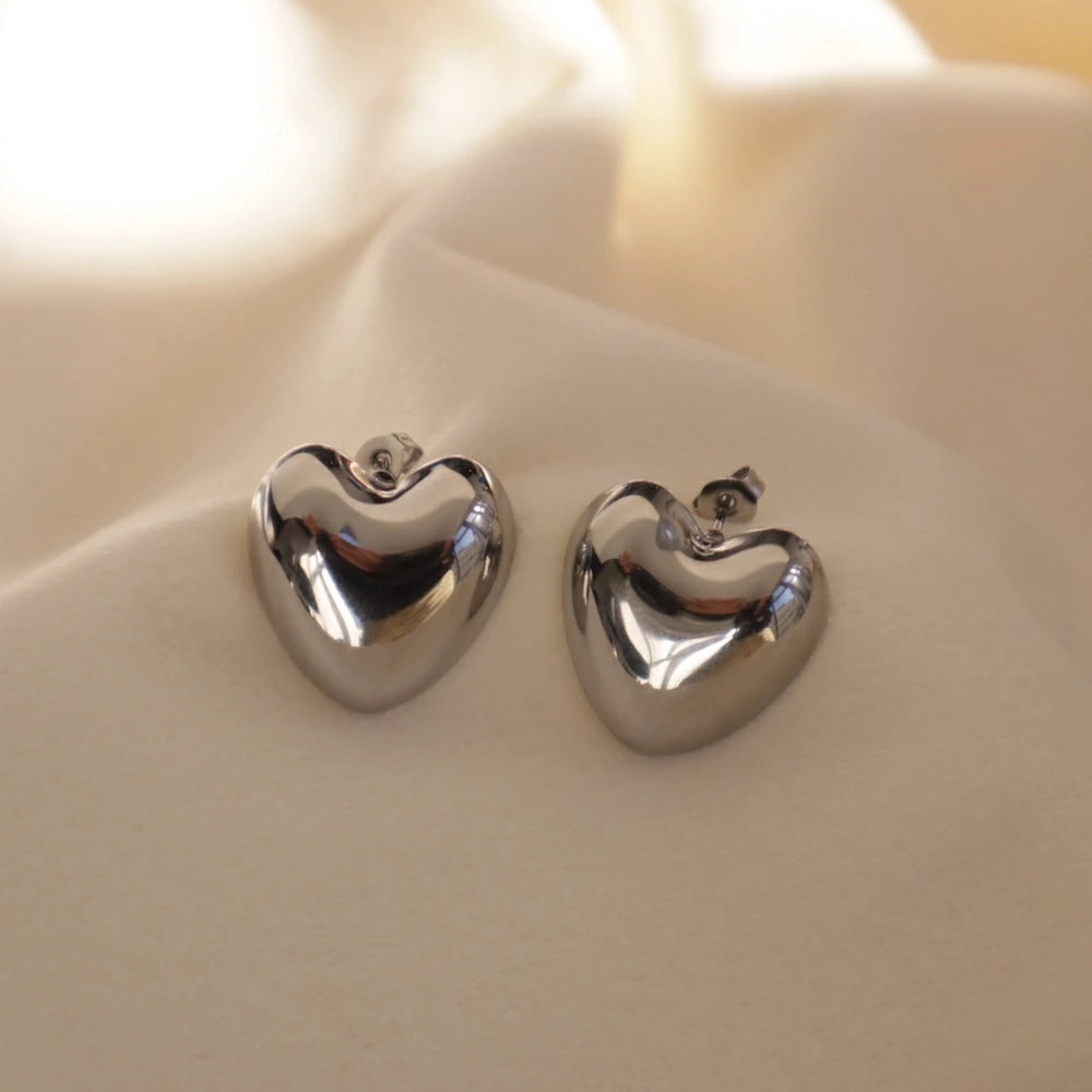 P077 stainless oversized heart pierce