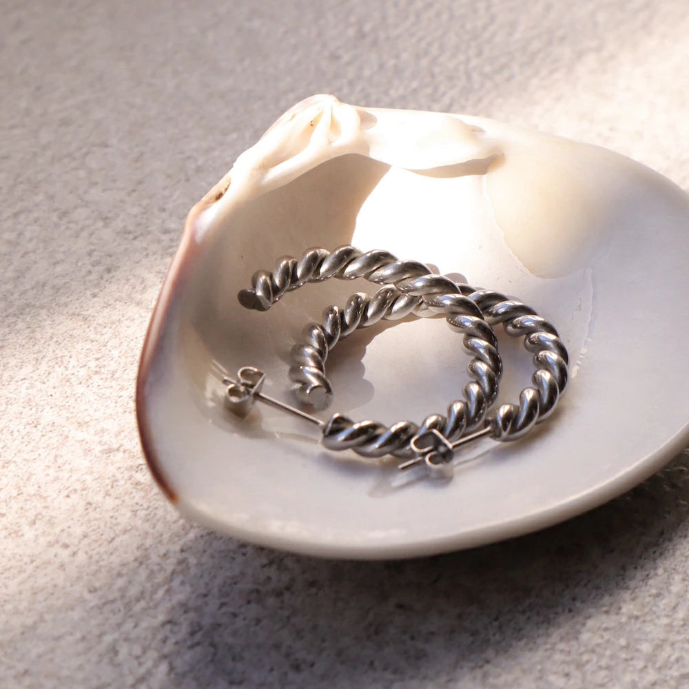 P006 stainless hoop twist pierce