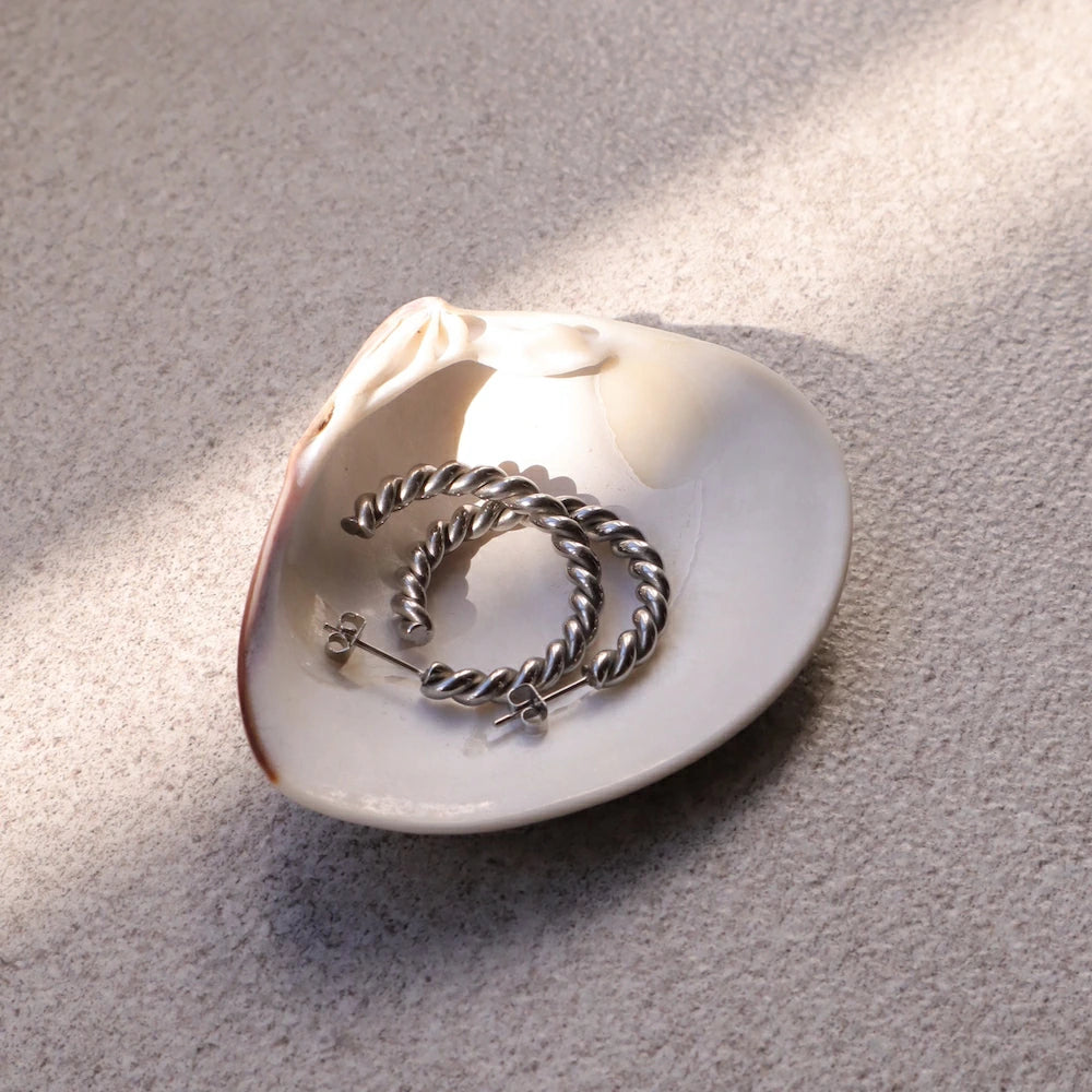 P006 stainless hoop twist pierce