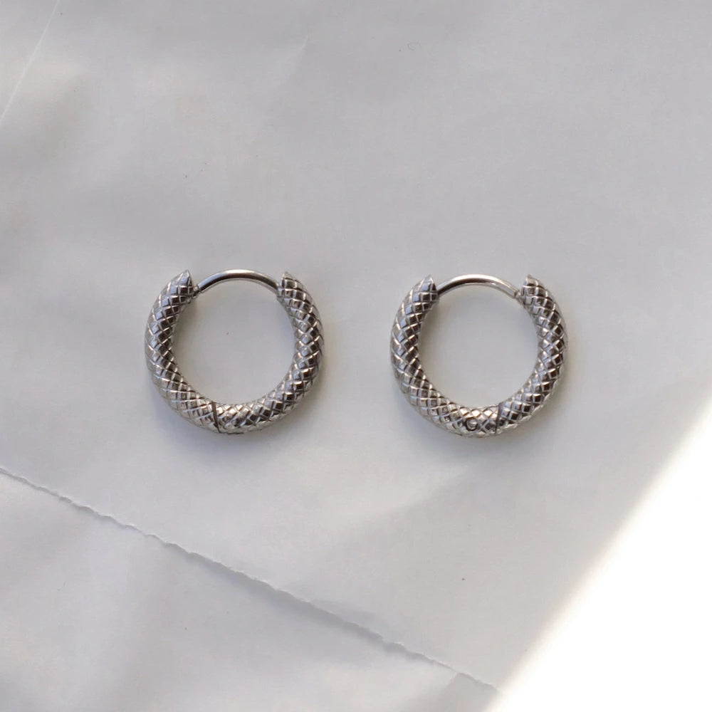 P033 stainless lattice pattern hoop pierce