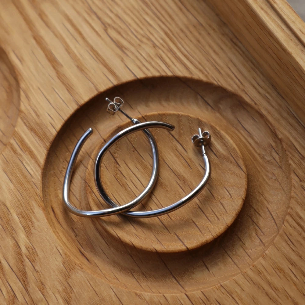 P038 stainless soft wave hoop pierce