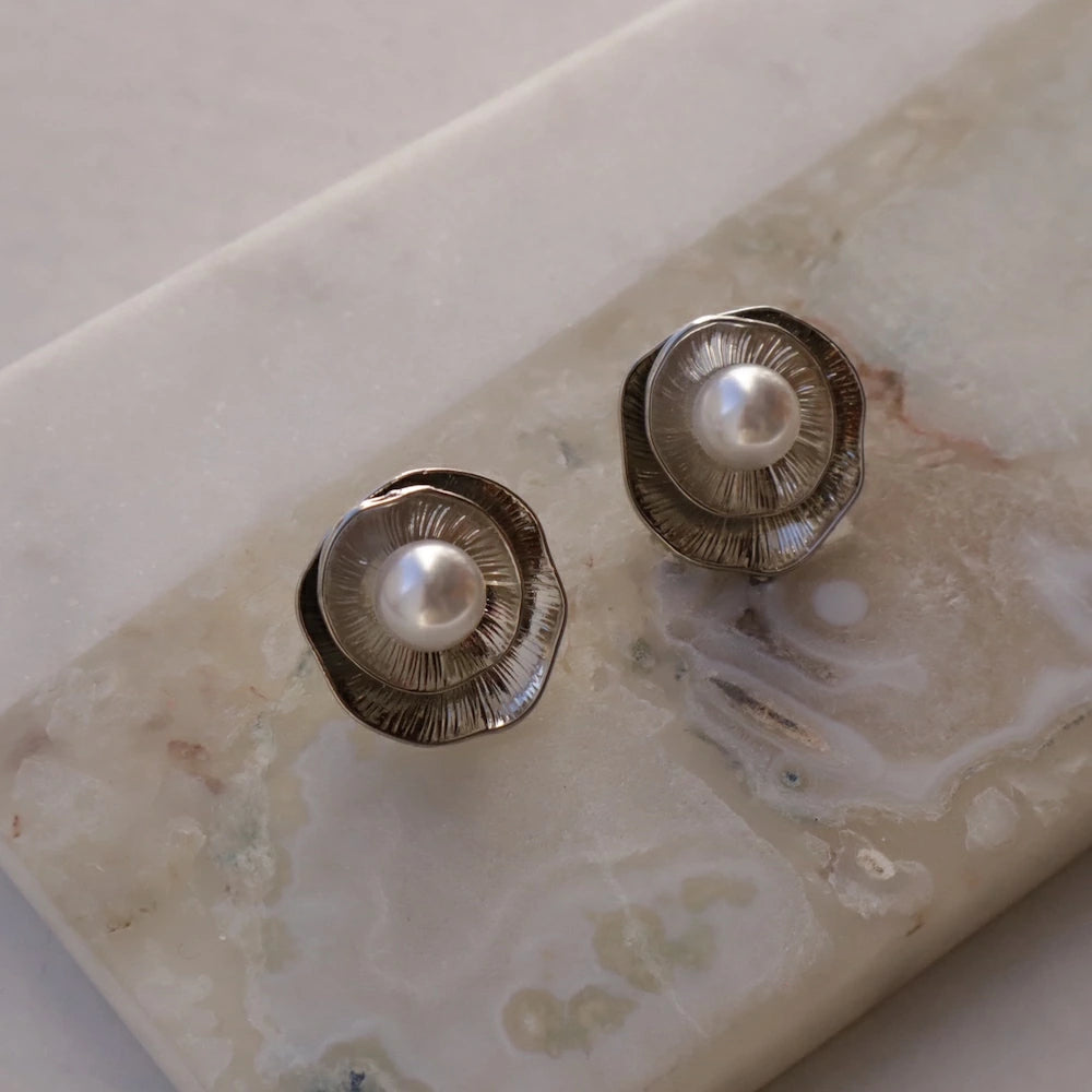 P387 oversized antique pearl pierce