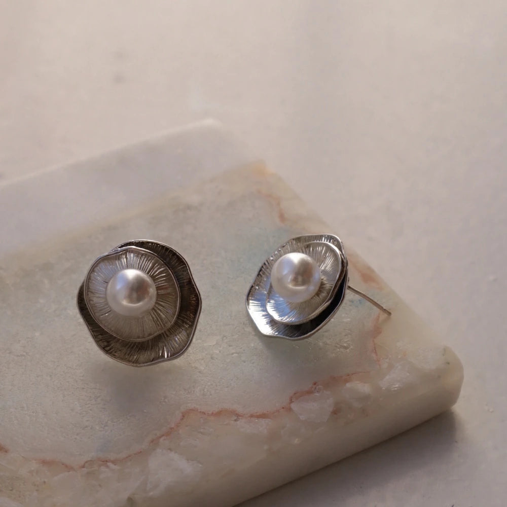 P387 oversized antique pearl pierce