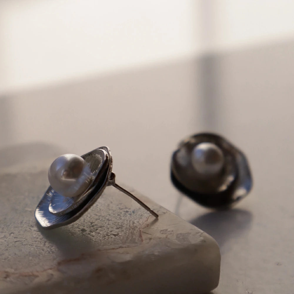 P387 oversized antique pearl pierce