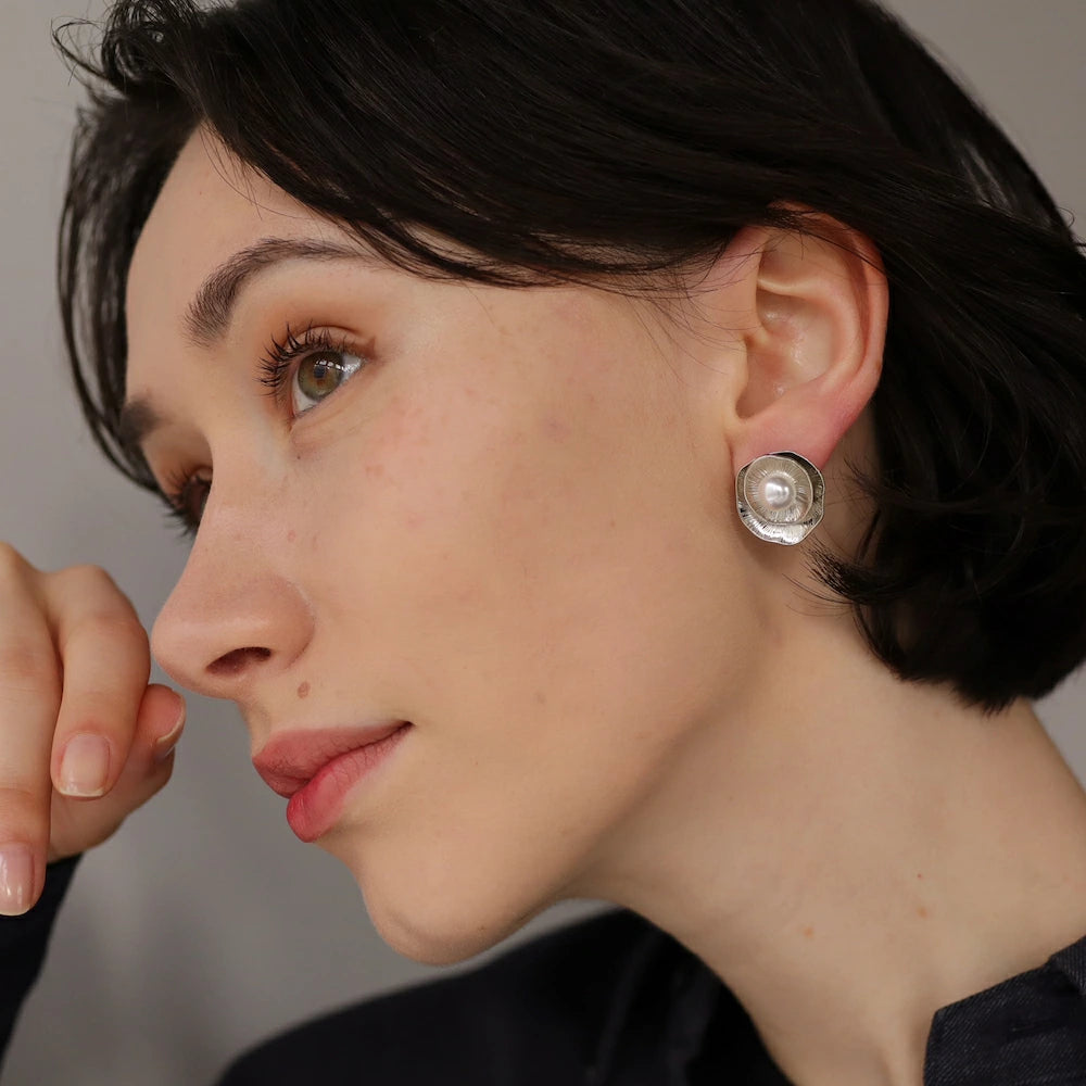 P387 oversized antique pearl pierce