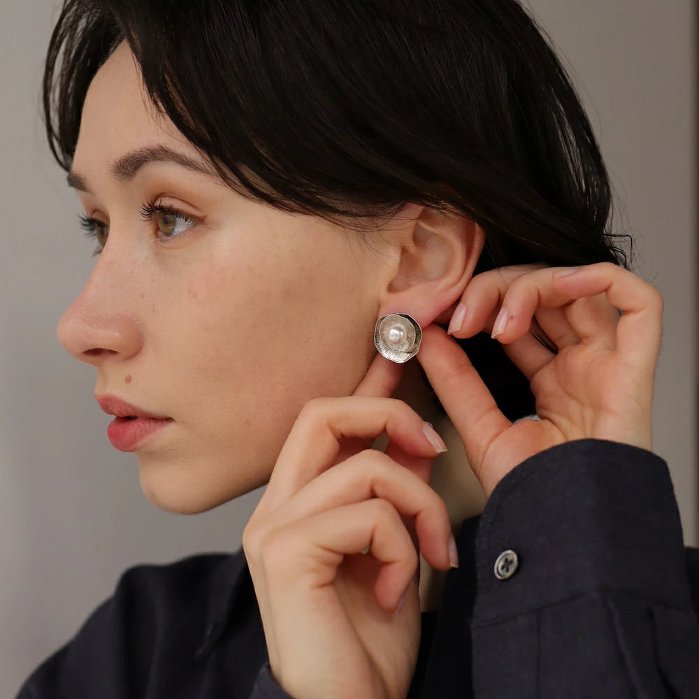 P387 oversized antique pearl pierce