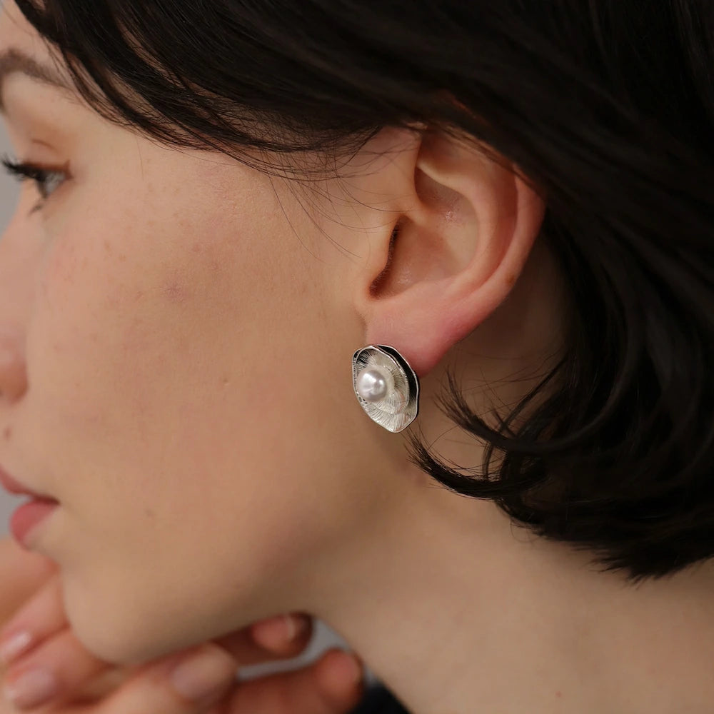 P387 oversized antique pearl pierce