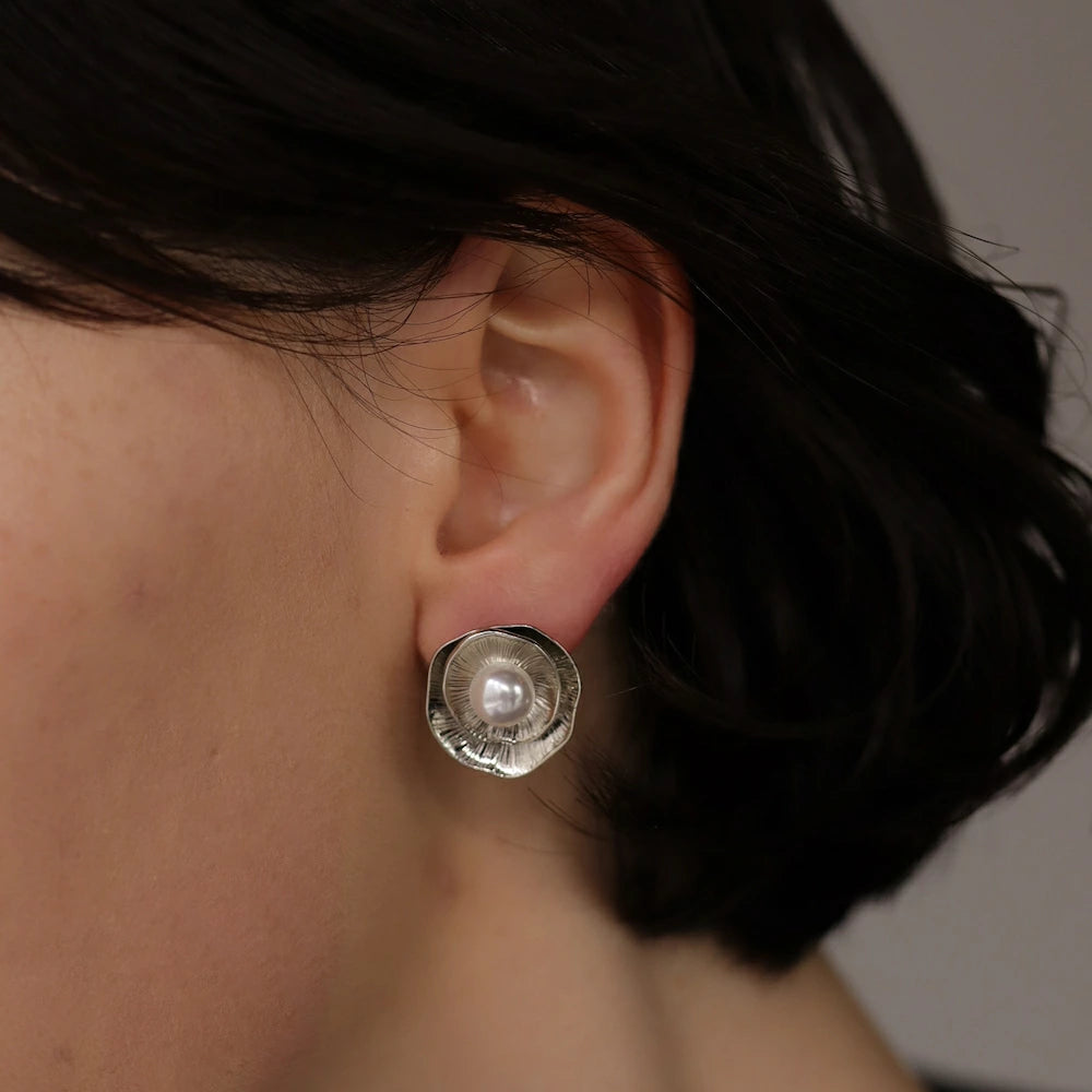 P387 oversized antique pearl pierce