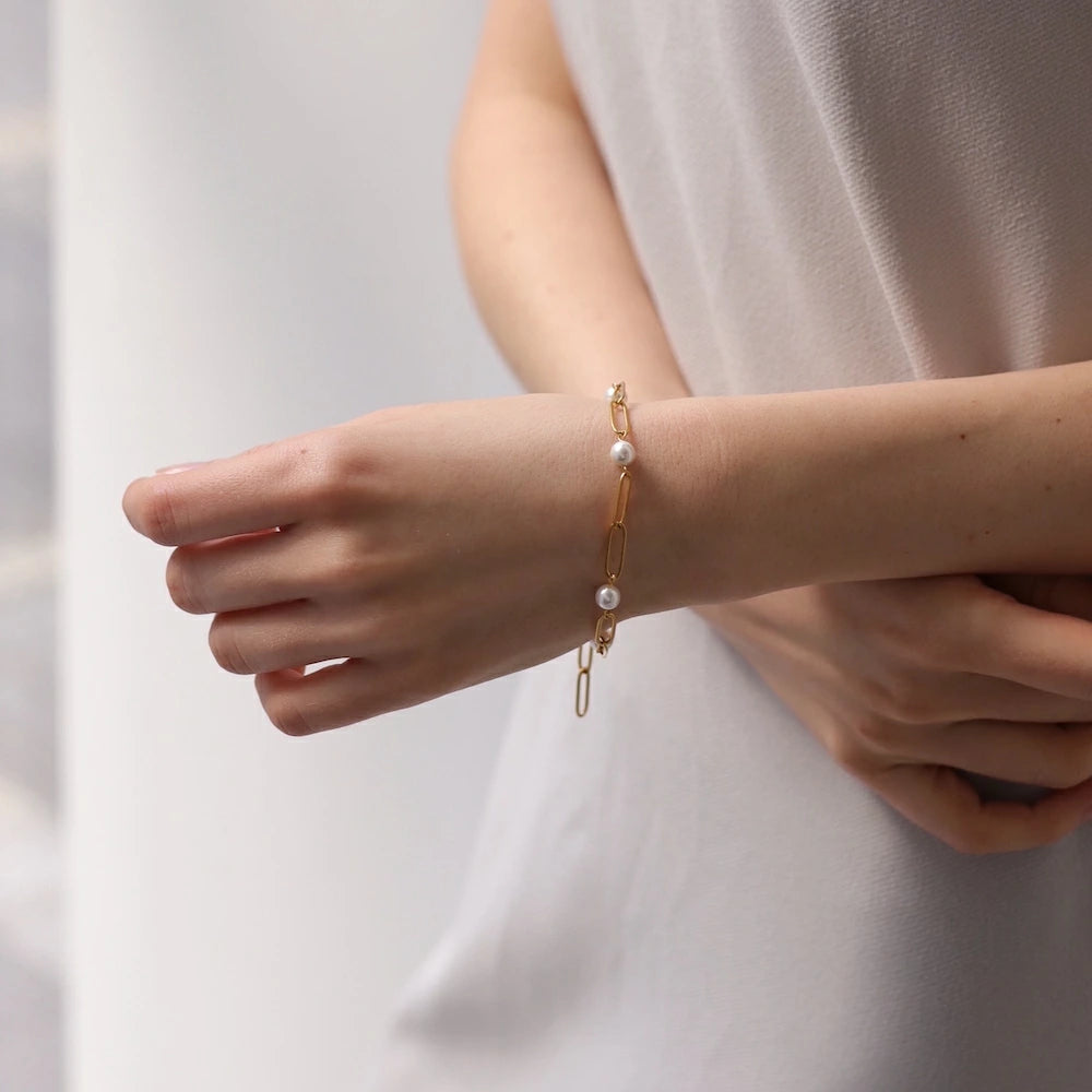 N202 stainless evenly spaced pearl bracelet