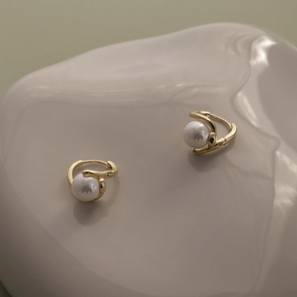 P394 pearl drop hoop pierce
