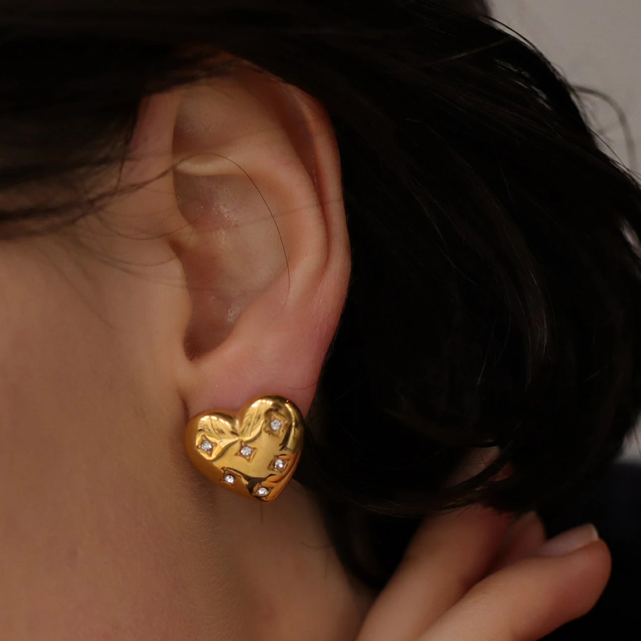 P132 stainless zirconia heart motif pierce