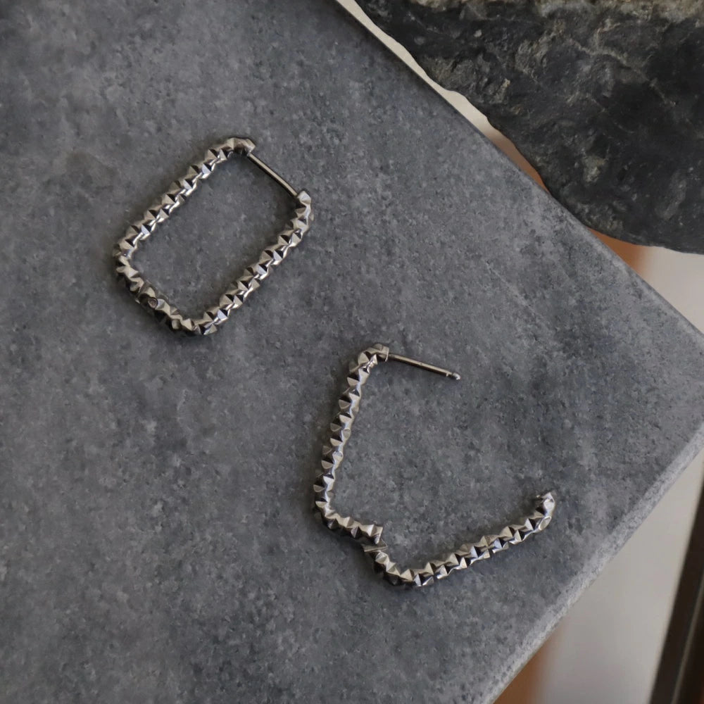 P402 stainless square hoop pierce