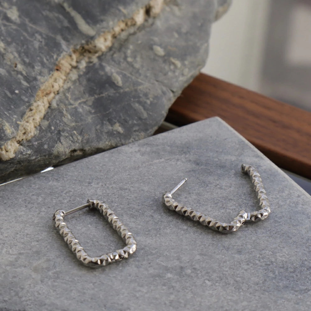 P402 stainless square hoop pierce
