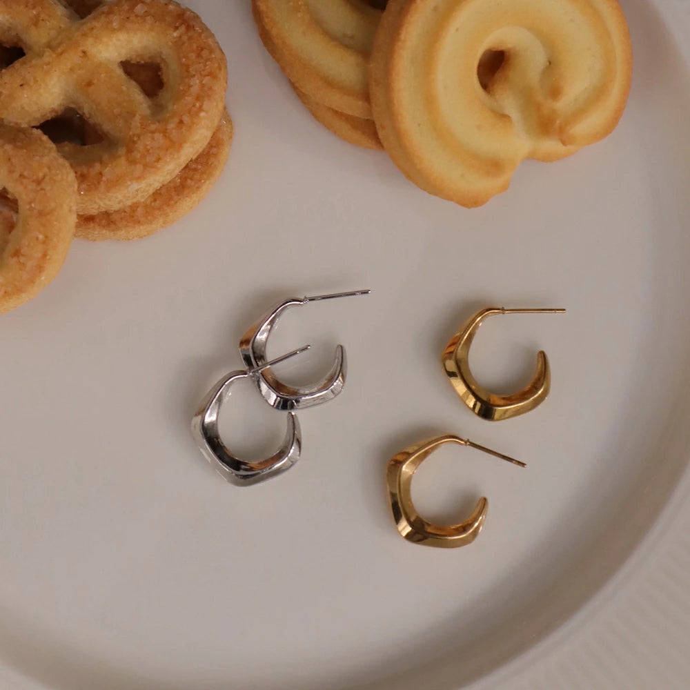 P404 stainless nuance angular hoop pierce