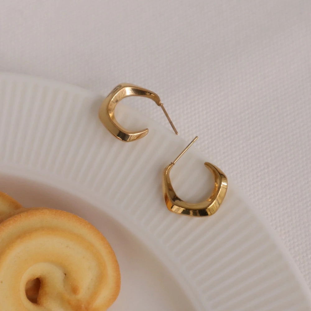 P404 stainless nuance angular hoop pierce