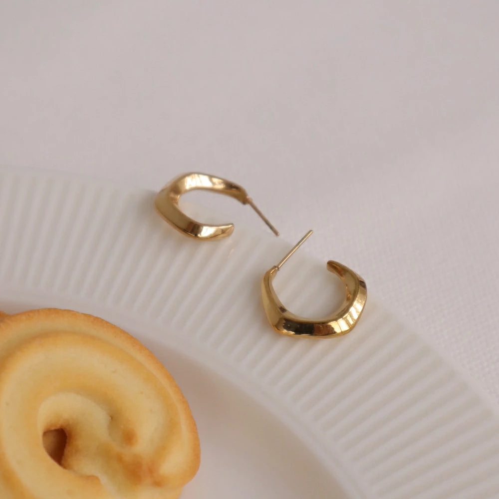 P404 stainless nuance angular hoop pierce