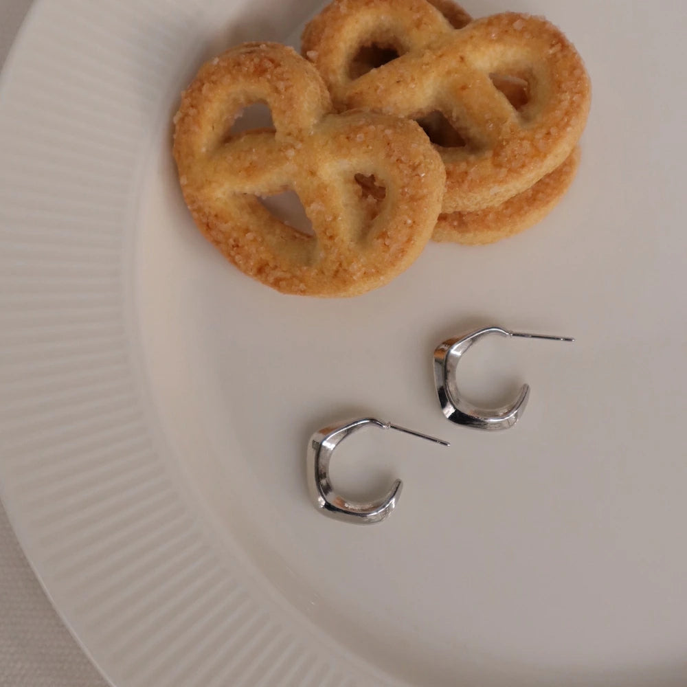 P404 stainless nuance angular hoop pierce
