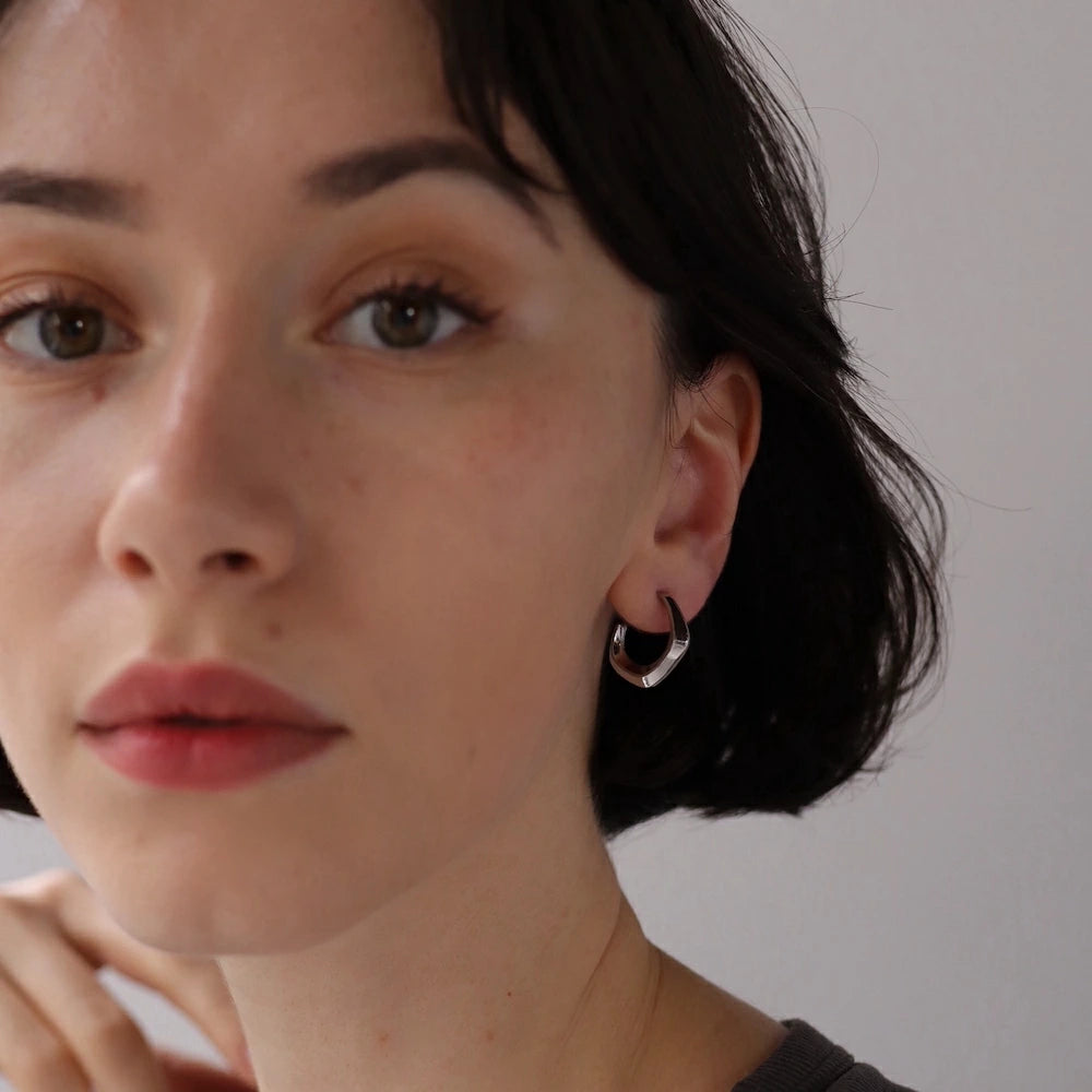 P404 stainless nuance angular hoop pierce